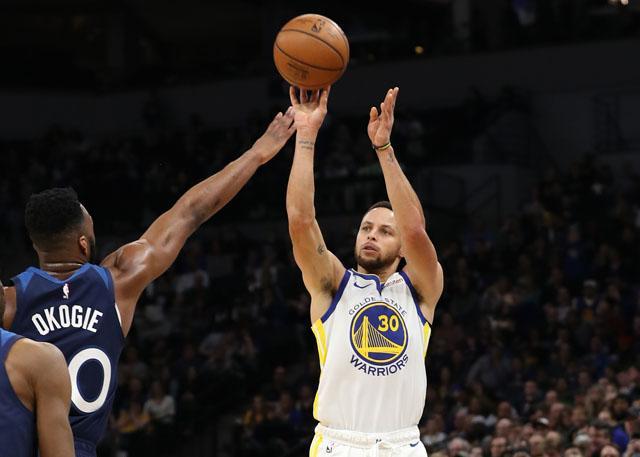 lota体育-NBA常规赛收官战，库里三分绝杀雷霆，勇士锁定西部第三